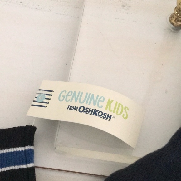 New With Tags Black And Blue OshKosh Pullover Boys Sweatshirt Size 4T - Picture 4 of 6